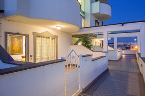 Arcom Palace