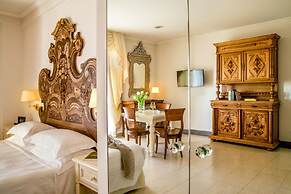 Arcom Palace