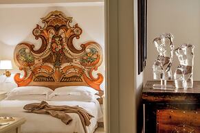 Arcom Palace