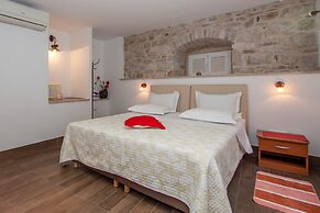 Garden Apartment Hotel