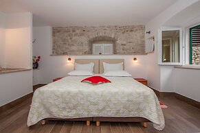 Garden Apartment Hotel