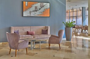 Arena Hotel Holiday