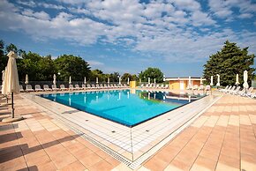 Arena Hotel Holiday