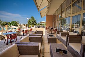 Arena Hotel Holiday