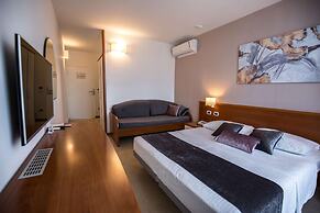 Arena Hotel Holiday