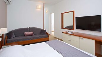 Arena Hotel Holiday
