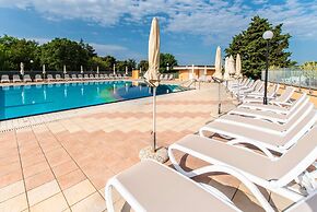 Arena Hotel Holiday