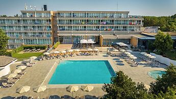 Arena Hotel Holiday