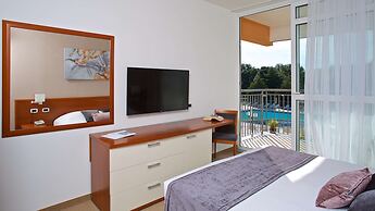 Arena Hotel Holiday