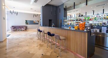 Arena Hotel Holiday