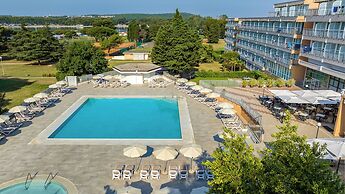 Arena Hotel Holiday