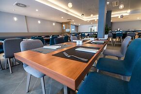 Arena Hotel Holiday