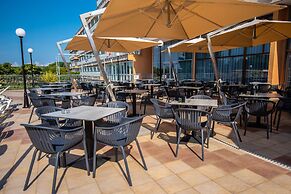 Arena Hotel Holiday