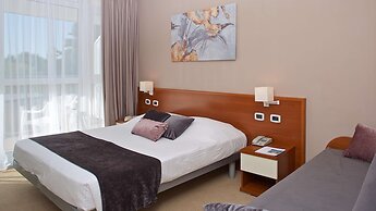 Arena Hotel Holiday