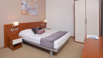 Arena Hotel Holiday