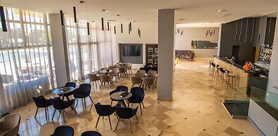 Arena Hotel Holiday