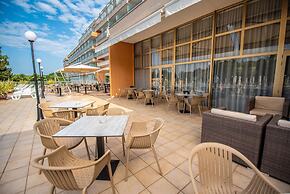 Arena Hotel Holiday