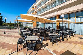 Arena Hotel Holiday