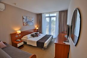Arena Hotel Holiday