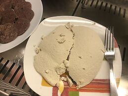 Meublè Adriana Vegan