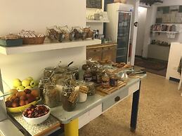 Meublè Adriana Vegan