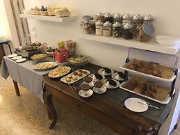 Meublè Adriana Vegan