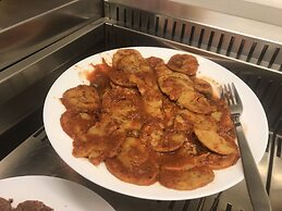 Meublè Adriana Vegan