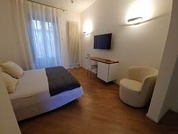 Stella CasaBono (B&B)