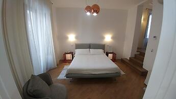 Stella CasaBono (B&B)