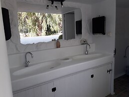 Faros Villa small hotel & restaurant