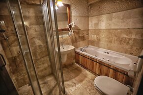 Traveller's Cave Hotel