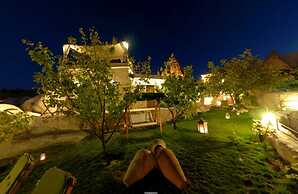 Traveller's Cave Hotel