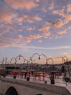 Traveller's Cave Hotel