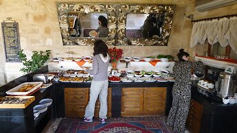 Traveller's Cave Hotel