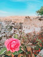 Traveller's Cave Hotel