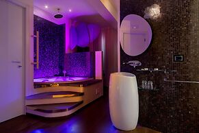 SUITE SISTINA FOR BRAVE LOVERS