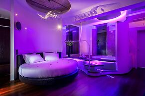 SUITE SISTINA FOR BRAVE LOVERS