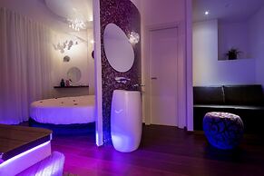 SUITE SISTINA FOR BRAVE LOVERS