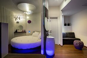 SUITE SISTINA FOR BRAVE LOVERS