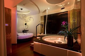 SUITE SISTINA FOR BRAVE LOVERS