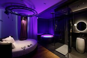 SUITE SISTINA FOR BRAVE LOVERS