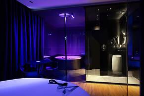 SUITE SISTINA FOR BRAVE LOVERS