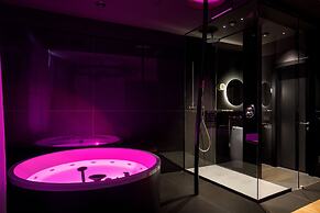 SUITE SISTINA FOR BRAVE LOVERS