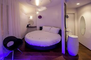 SUITE SISTINA FOR BRAVE LOVERS