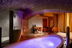 SUITE SISTINA FOR BRAVE LOVERS