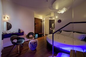 SUITE SISTINA FOR BRAVE LOVERS