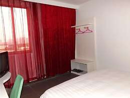 V8 Hotel Xi Lang Branch