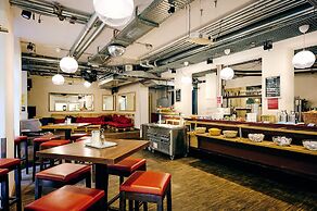 The 4 You Hostel & Hotel