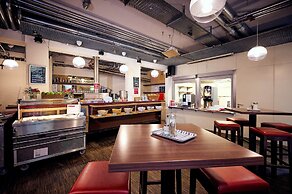 The 4 You Hostel & Hotel