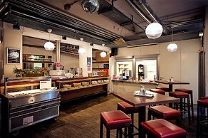 The 4 You Hostel & Hotel